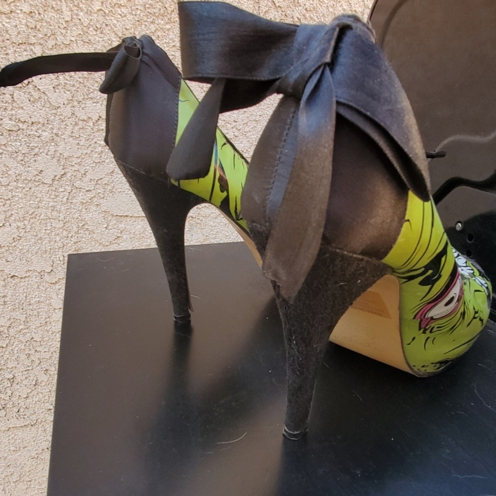 Shoes - Picture 4 of 4